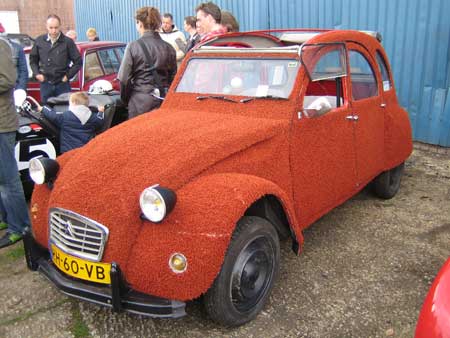2Cv met een hoog aaibaarheidsgehalte.